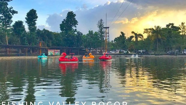 7 Spot Wisata Viral Bogor buat Healing Akhir Pekan, 1. Papa Dino Puncak, 2. Goa Lalay, 3. Villa Khayangan, 4. Fishing Valley Bogor, 5. Telaga Saat, 6. Minimania Puncak, 7. Taman Safari Bogor