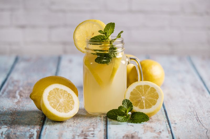 Konsumsi 5 Makanan untuk Cegah Penumpukan 'Fatty Liver', 1. Kunyit, 2. Bawang Putih, 3. Lemon, 4. Tomat