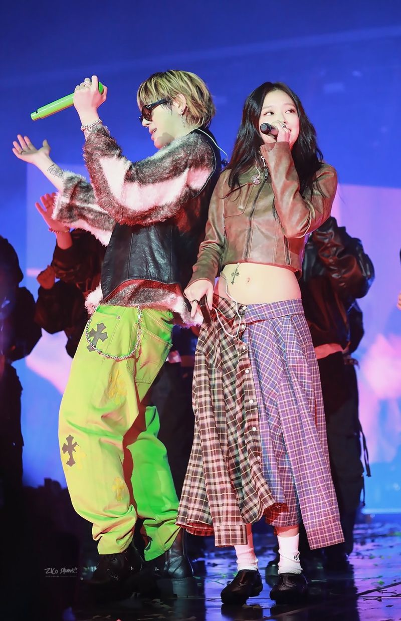 Array,Viral Gaya Jennie BLACKPINK Pakai Dua Kemeja Jadi Rok, Real Trendsetter