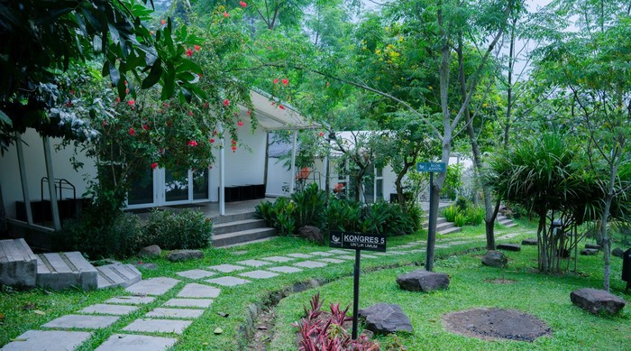 Array,Staycation Rp 500 Ribu Sudah Termasuk Sarapan dan View Alam