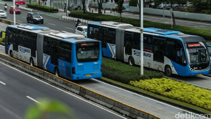 Array,Syarat Pekerja Bergaji Rp 6,2 Juta Bisa Naik Angkutan Umum Gratis