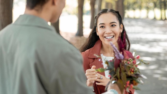 9 Arti Mimpi Ketemu Mantan Pacar, Pertanda Belum Move On?, 1. Perasaan yang Belum Selesai, 2. Trauma Masa Lalu, 3. Refleksi diri, 5. Tanda Sudah Move On atau Justru Belum, 6. Takut Gagal dengan Hubungan Baru, 8. Sinyal untuk Melihat Lagi Nilai-nilai dalam Hubungan, 9. Transisi Besar
