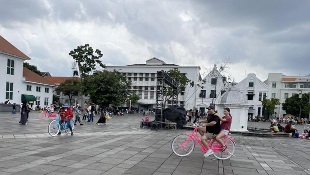 Sehari Penuh Bertualang Menjelajahi Kota Tua Jakarta, Bisa Naik Transum Lho!, 1. Horor dan Adrenalin di Horror House Kota Tua, 2. Berswafoto di Magic Art 3D Kota Tua, 3. Belajar Seni di Museum Seni Rupa dan Keramik, 4. Menelusuri Sejarah di Museum Fatahillah, 5. Keliling Naik Sepeda Ontel, 6. Santapan Klasik di New Batavia Café, 7. Bersantai di Kali Besar Kota Tua