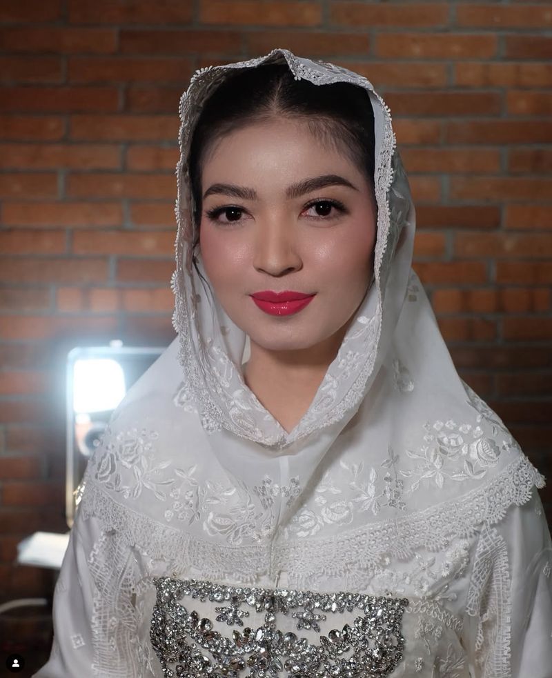 Array,Detail Makeup Flawless Selvi Ananda di Akikah Bebingah Putri Kaesang-Erina
