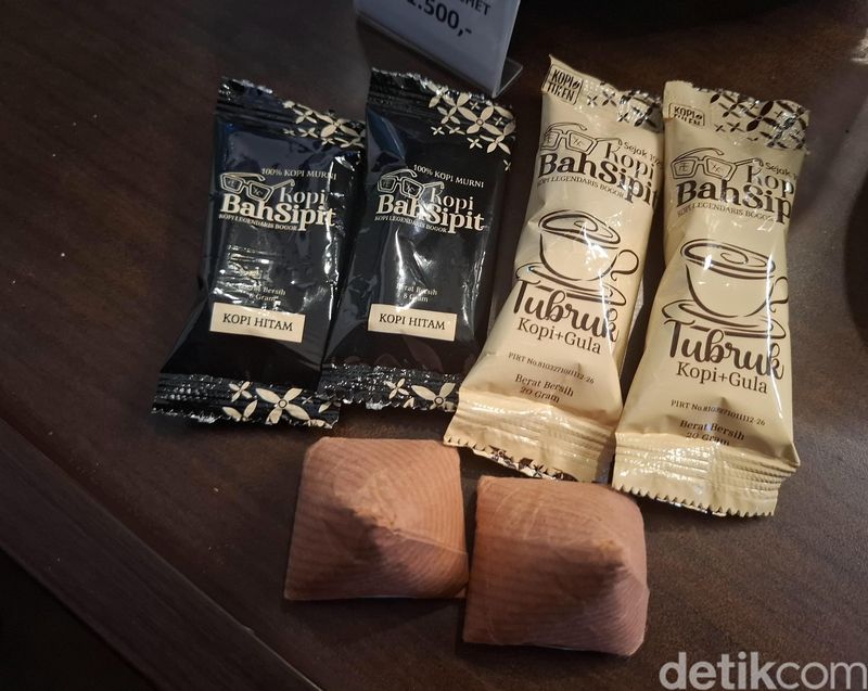 Array,Menyeruput Sambil Belajar Riwayat Kopi di Bogor Bersama Pinot Johnny
