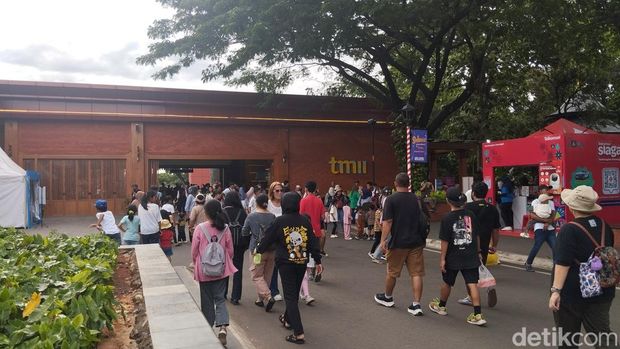 Top 10+ Pilihan Lokasi Liburan Long Weekend di Jakarta, 1. Monas, 2. Taman Mini Indonesia Indah (TMII), 3. Dunia Fantasi (Dufan), 4. Seaworld, 5. Taman Margasatwa Ragunan, 6. Museum Nasional Indonesia, 7. Kota Tua, 8. Museum MACAN, 9. Arena Masjid Istiqlal, 10. Katedral Santa Perawan Maria Diangkat ke Surga