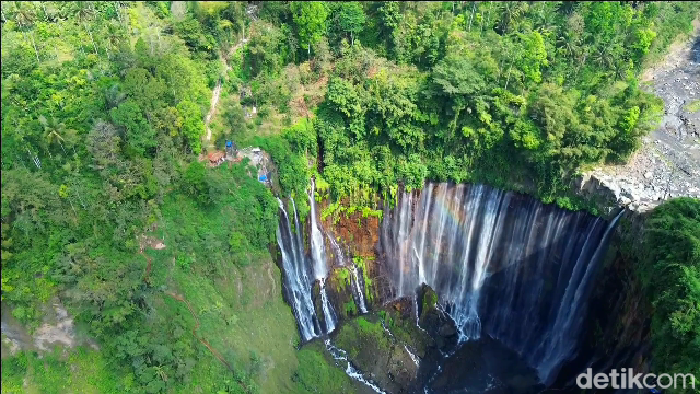 Array,Indahnya Air Terjun Tumpak Sewu di Kaki Gunung Semeru