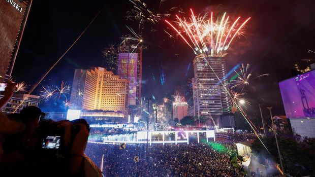 8 Spot Terbaik Menikmati Malam Tahun Baru 2026 di Jakarta, 1. Monumen Nasional (Monas), 2. Kota Tua Jakarta, 3. Bundaran HI, 4. Lapangan Banteng, 5. Central Park Mall, 6. Pantjoran Chinatown, 7. Sarinah, 8. Gelora Bung Karno (GBK)