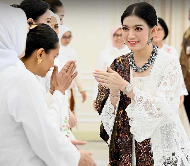 Array,Gaya Selvi Ananda Padu Padan Koleksi Jam Mewah, Ada yang Sampai Rp 630 Juta