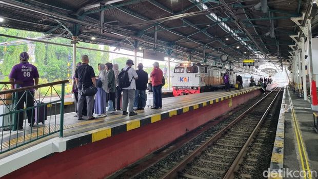 Pintu Masuk Stasiun Tugu Yogyakarta dan Panduan Jalur untuk Traveler, Pintu Masuk Timur Stasiun Tugu Yogyakarta, Pintu Masuk Selatan Stasiun Tugu Yogyakarta, Underpass Stasiun Tugu Yogyakarta, Panduan Jalur Kereta Stasiun Tugu Yogyakarta