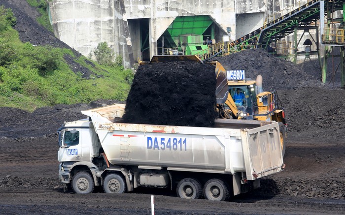 Array,Banjir Truk Impor China Tak Sesuai Regulasi, Industri Otomotif RI Terancam