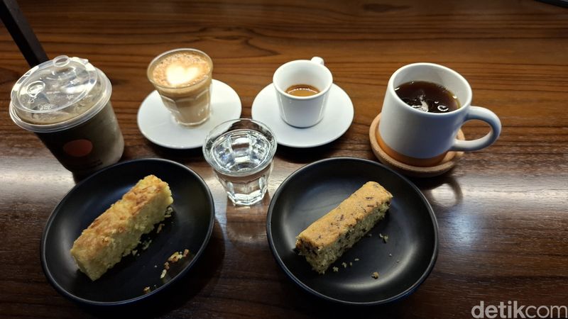Trace Roasting: Berawal dari Roastery, Kafe Ini Sabet Penghargaan Internasional, Sabet penghargaan Internasional, Biji kopi lokal menjadi andalan, Espresso yang kuat menyegarkan, Hojicha hingga bolu jadul sebagai pelengkap
