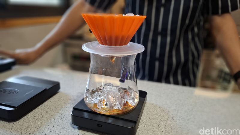 Trace Roasting: Berawal dari Roastery, Kafe Ini Sabet Penghargaan Internasional, Sabet penghargaan Internasional, Biji kopi lokal menjadi andalan, Espresso yang kuat menyegarkan, Hojicha hingga bolu jadul sebagai pelengkap