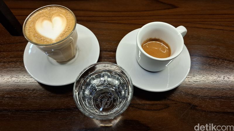 Trace Roasting: Berawal dari Roastery, Kafe Ini Sabet Penghargaan Internasional, Sabet penghargaan Internasional, Biji kopi lokal menjadi andalan, Espresso yang kuat menyegarkan, Hojicha hingga bolu jadul sebagai pelengkap
