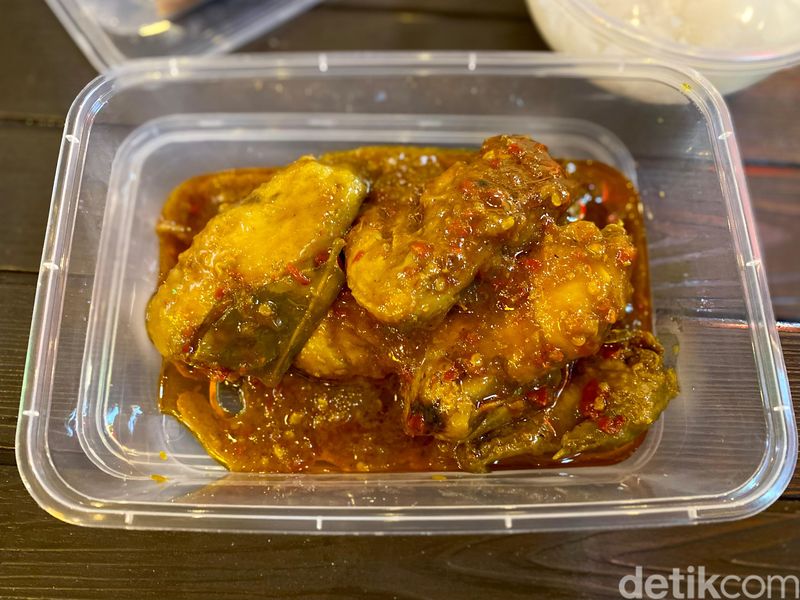 Empuk Berempah Ayam Renald Bumbu Pedas Manis dan Woku, 1. Buka secara online, 2. Buka gerai di Blok M, 3. Ayam bumbu pedas yang berempah, 4. Ayam Woku khas Manado