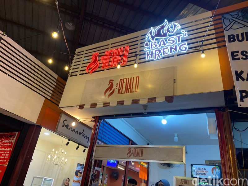 Empuk Berempah Ayam Renald Bumbu Pedas Manis dan Woku, 1. Buka secara online, 2. Buka gerai di Blok M, 3. Ayam bumbu pedas yang berempah, 4. Ayam Woku khas Manado