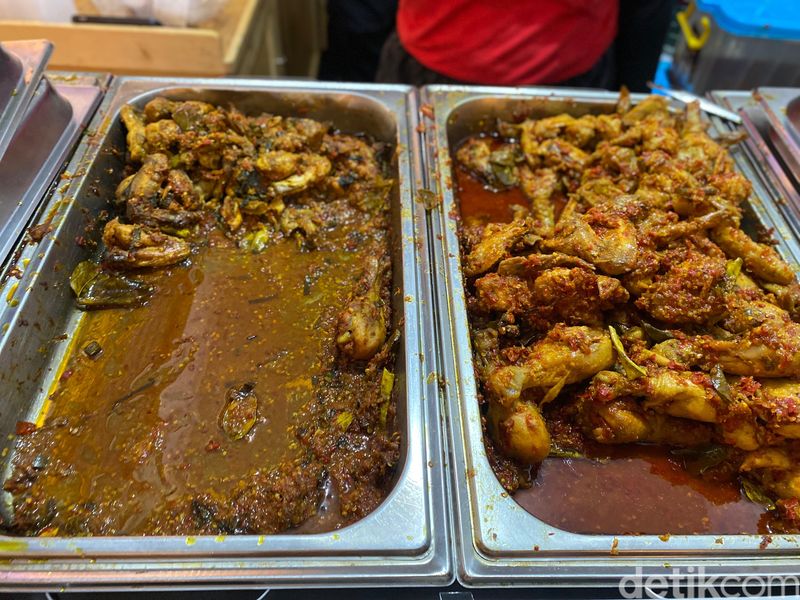 Empuk Berempah Ayam Renald Bumbu Pedas Manis dan Woku, 1. Buka secara online, 2. Buka gerai di Blok M, 3. Ayam bumbu pedas yang berempah, 4. Ayam Woku khas Manado