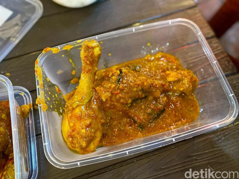 Empuk Berempah Ayam Renald Bumbu Pedas Manis dan Woku, 1. Buka secara online, 2. Buka gerai di Blok M, 3. Ayam bumbu pedas yang berempah, 4. Ayam Woku khas Manado