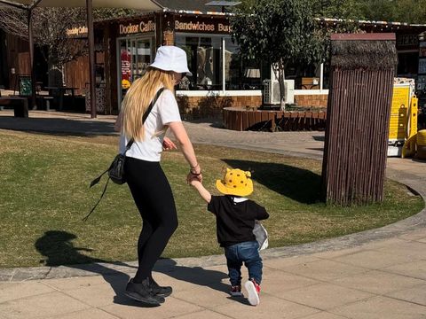 Array,Lindsay Lohan Tampilkan Anaknya di Instagram Setahun Setelah Melahirkan