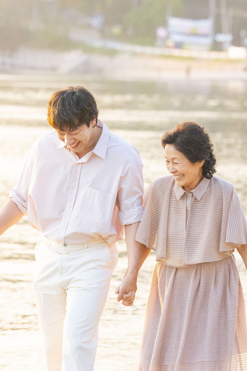 Array,21 Drakor Terbaru 2025 di Netflix, Resident Playbook Hingga Genie Make A Wish