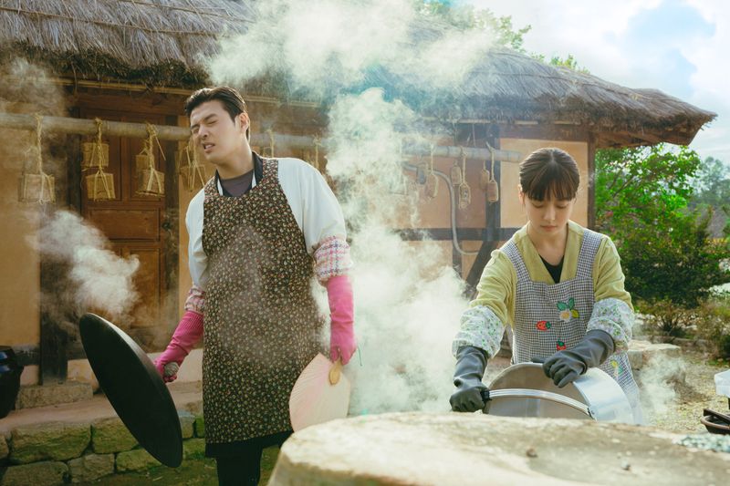 Array,21 Drakor Terbaru 2025 di Netflix, Resident Playbook Hingga Genie Make A Wish
