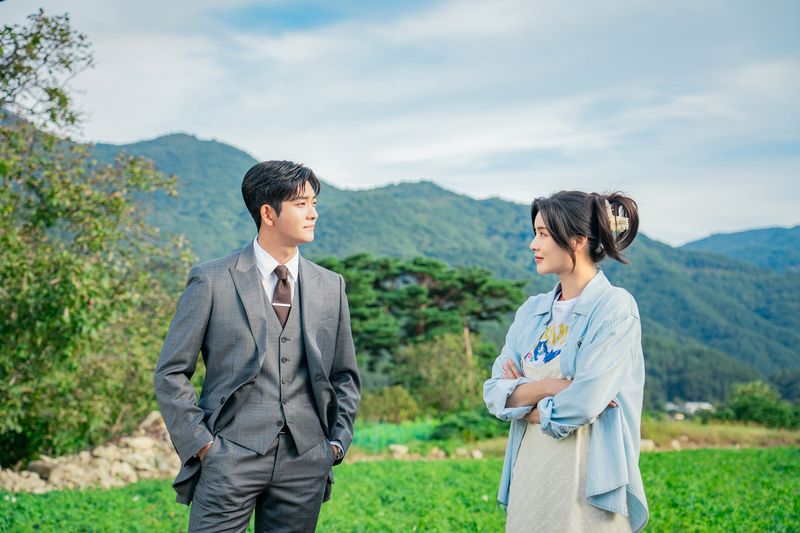 Array,21 Drakor Terbaru 2025 di Netflix, Resident Playbook Hingga Genie Make A Wish