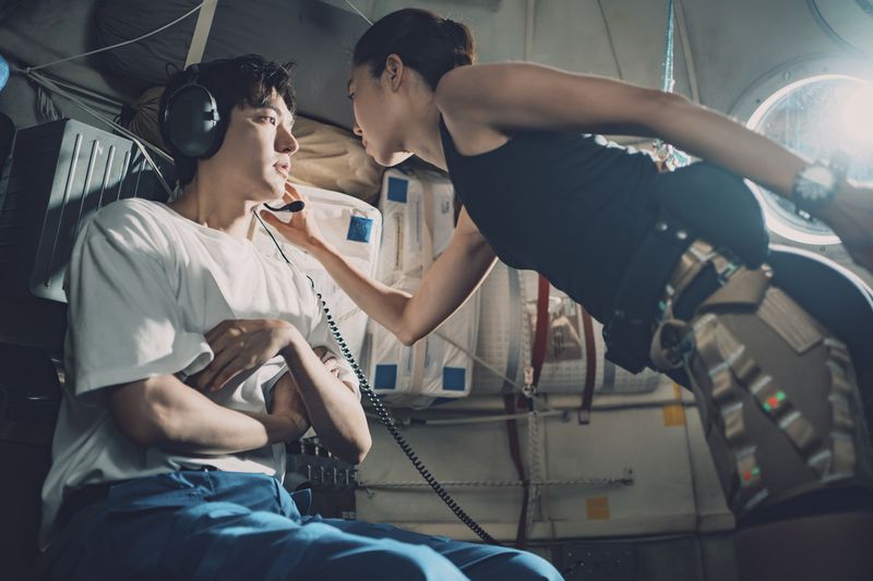 Array,21 Drakor Terbaru 2025 di Netflix, Resident Playbook Hingga Genie Make A Wish