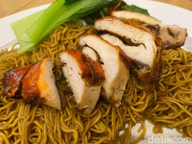 Yellow Duck: Harum Gurih Nasi Hainam Bebek Peking Panggang di Bekasi, 1. Resto China rating 4,8 di Google Review, 2. Nasi Hainam Bebek Panggang yang sedap, 3. Mie Hongkong Ayam Panggang tak kalah sedap, 4. Hot Plate Cakwe Udang dan buncis cabe garam
