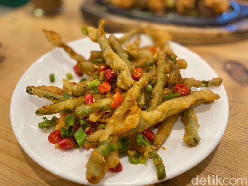 Yellow Duck: Harum Gurih Nasi Hainam Bebek Peking Panggang di Bekasi, 1. Resto China rating 4,8 di Google Review, 2. Nasi Hainam Bebek Panggang yang sedap, 3. Mie Hongkong Ayam Panggang tak kalah sedap, 4. Hot Plate Cakwe Udang dan buncis cabe garam