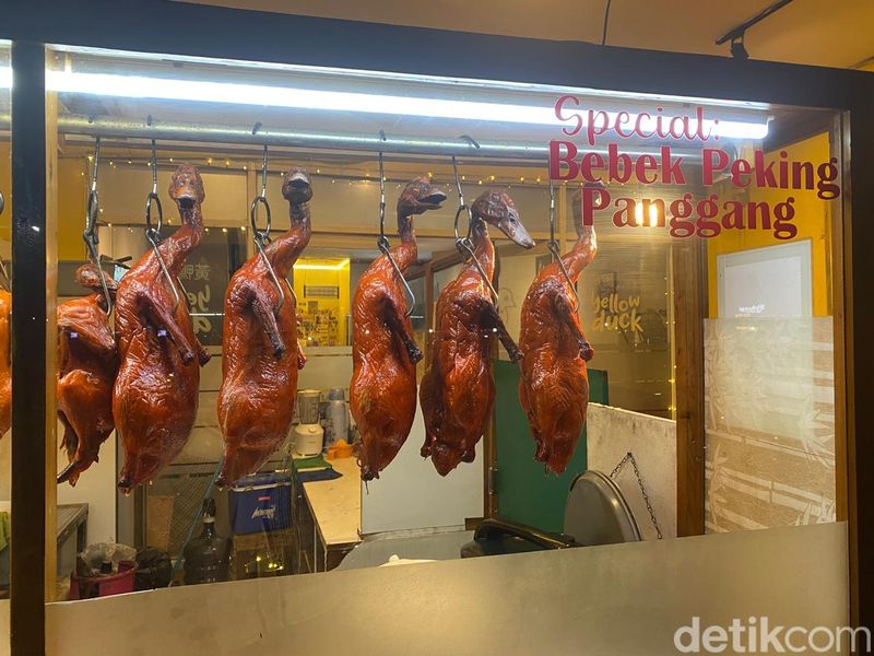 Yellow Duck: Harum Gurih Nasi Hainam Bebek Peking Panggang di Bekasi, 1. Resto China rating 4,8 di Google Review, 2. Nasi Hainam Bebek Panggang yang sedap, 3. Mie Hongkong Ayam Panggang tak kalah sedap, 4. Hot Plate Cakwe Udang dan buncis cabe garam