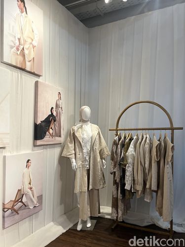 Array,Paula Verhoeven Bisnis Fashion, Perkenalkan Brand Hijab dan Modest Minimalis
