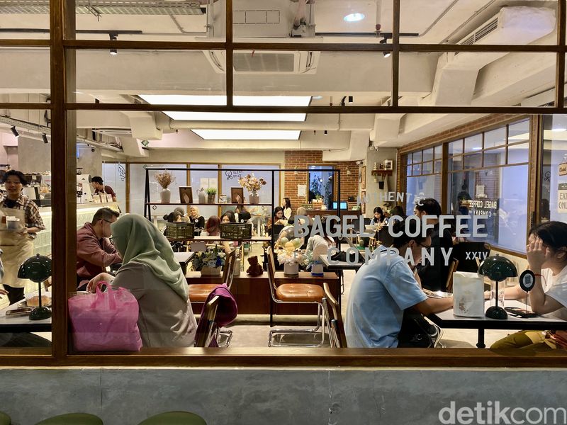 Bagel Coffee Company: Menikmati Kopi 'Sugar Daddy' Sambil Ngemil Bagel Korea, 1. Kafe milik Q Grader, 2. Menawarkan 4 pilihan espresso, 3. Kopi 'sugar daddy' yang fruity dan lembut, 4. Menawarkan bagel gaya Korea, 5. Varian salted bagel hingga bagel pistachio