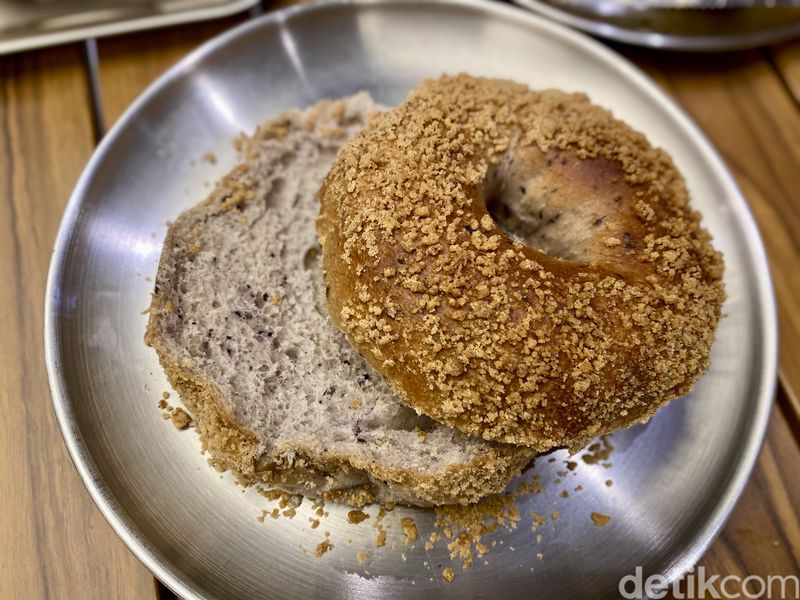 Bagel Coffee Company: Menikmati Kopi 'Sugar Daddy' Sambil Ngemil Bagel Korea, 1. Kafe milik Q Grader, 2. Menawarkan 4 pilihan espresso, 3. Kopi 'sugar daddy' yang fruity dan lembut, 4. Menawarkan bagel gaya Korea, 5. Varian salted bagel hingga bagel pistachio