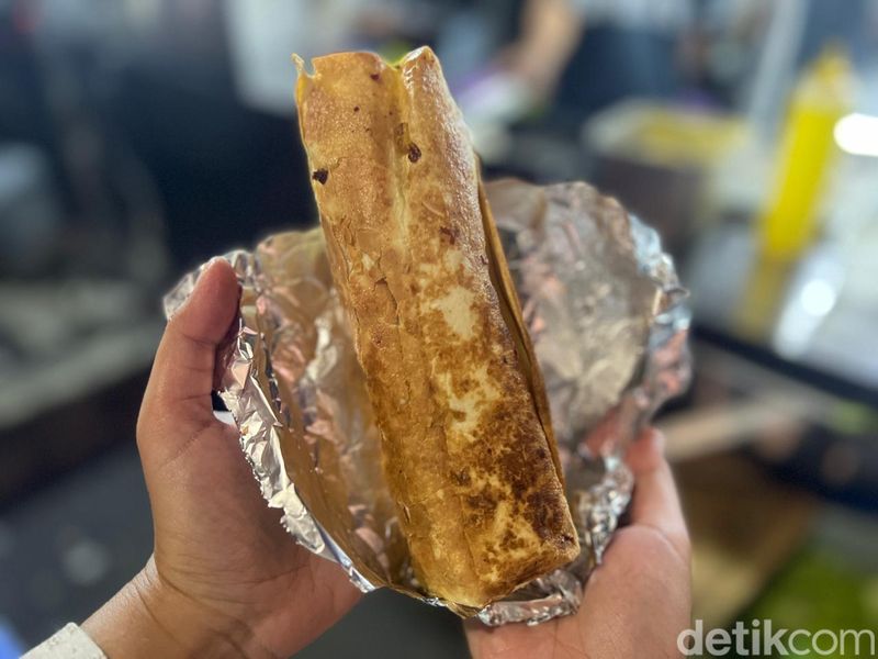 Array,Rela Antre 1 Jam Demi Cicip Kebab 'Gendut' yang Viral di Sunter!