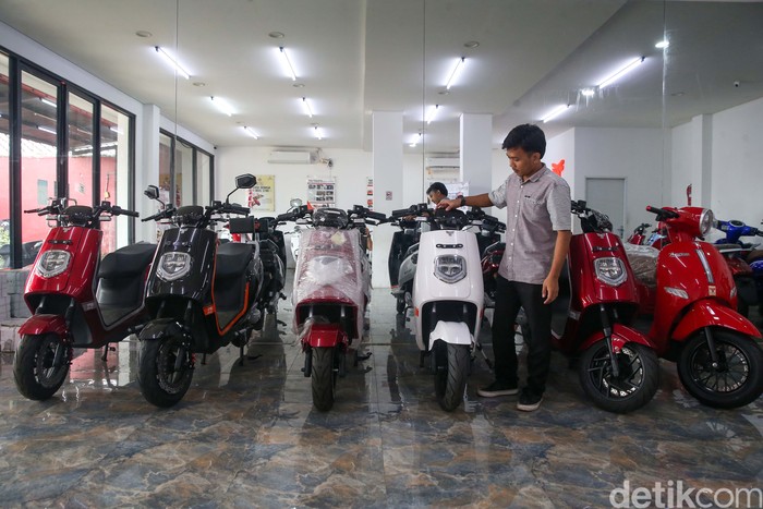 Array,Harga Motor Listrik Nggak Turun, Tak Ada Subsidi Lagi