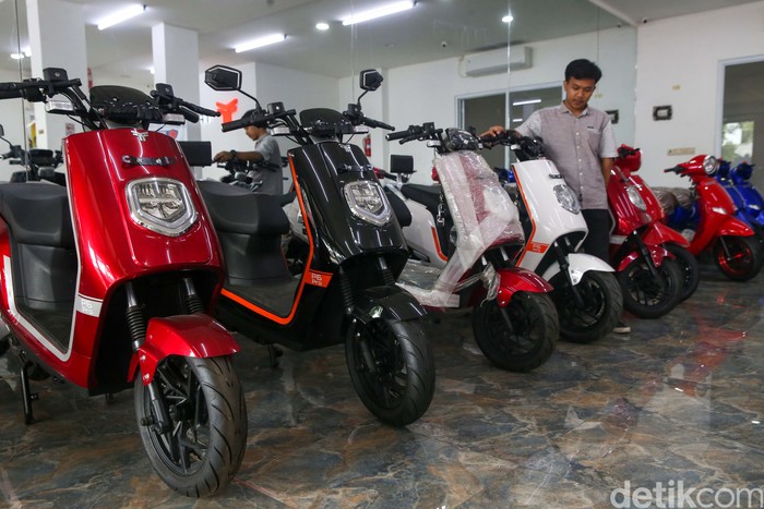 Array,Subsidi Motor Listrik Masih Digantung, Kapan Berlakunya?