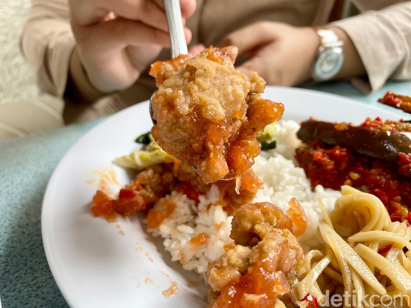 RM Cahaya Selatan: Nasi Warteg Kekinian dengan Lauk Telur Tomat hingga Fuyunghai Sedap, 1. Warteg China Peranakan khas Jaksel, 2. Paket Nasi Rames Sinyo, 3. Paket Nasi Rames Nyonya, 4. Paket Nasi Rames Babah