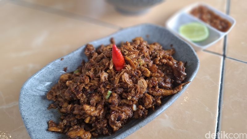 Sate Maranggi Guru Mughni: Empuk Berempah Sate Maranggi Pedas ala Jaksel, Daging has dalam yang empuk, Kreasi menu bercampur telur yang unik, Daging iga yang tebal dan tak amis, Sate maranggi pedas minim lemak