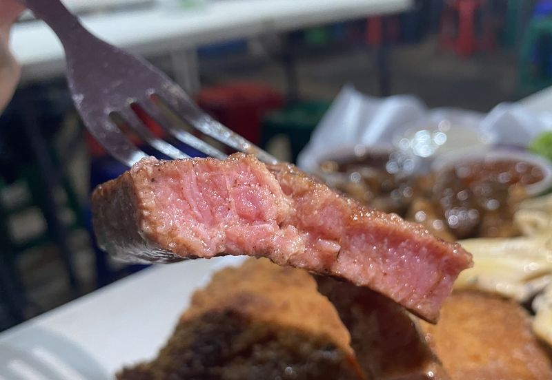 Gilllnet Grill: Warung Steak Platter Tendaan di Gandaria yang Murah Sedap, 1. Berawal dari menu sandwich, 2. Steak berkualitas dengan harga ekonomis, 3. Puas makan steak platter dengan penne creamy, 4. Signature Ribs Combo yang tak kalah sedap, 5. Raih omzet Rp 30 juta per hari