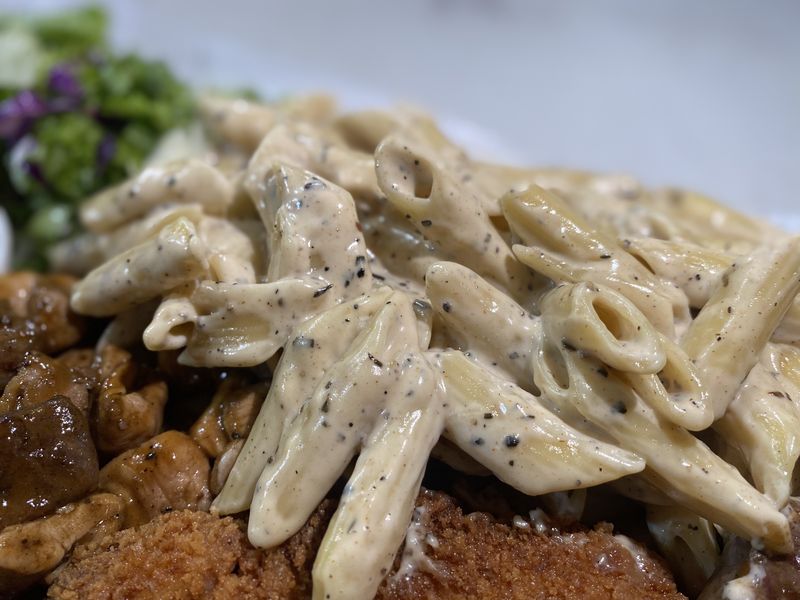Gilllnet Grill: Warung Steak Platter Tendaan di Gandaria yang Murah Sedap, 1. Berawal dari menu sandwich, 2. Steak berkualitas dengan harga ekonomis, 3. Puas makan steak platter dengan penne creamy, 4. Signature Ribs Combo yang tak kalah sedap, 5. Raih omzet Rp 30 juta per hari