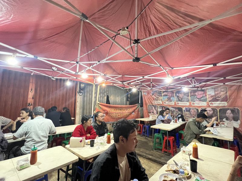 Gilllnet Grill: Warung Steak Platter Tendaan di Gandaria yang Murah Sedap, 1. Berawal dari menu sandwich, 2. Steak berkualitas dengan harga ekonomis, 3. Puas makan steak platter dengan penne creamy, 4. Signature Ribs Combo yang tak kalah sedap, 5. Raih omzet Rp 30 juta per hari