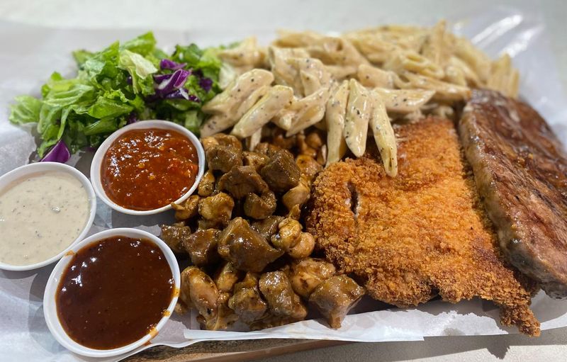 Gilllnet Grill: Warung Steak Platter Tendaan di Gandaria yang Murah Sedap, 1. Berawal dari menu sandwich, 2. Steak berkualitas dengan harga ekonomis, 3. Puas makan steak platter dengan penne creamy, 4. Signature Ribs Combo yang tak kalah sedap, 5. Raih omzet Rp 30 juta per hari