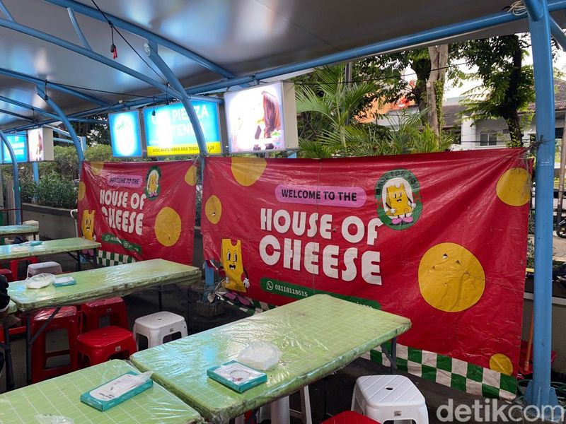 Puas! Makan Sourdough Pizza hingga Pasta AYCE Rp 88 Ribu, 1. Warung pizza tenda dengan paket menarik, 2. Pizza sourdough yang chewy dan dibuat fresh, 3. Beef pepperoni hingga Mushroom Pesto jadi andalan, 4. Pasta Smoked Beef dan Beef Podomoro patut dicoba