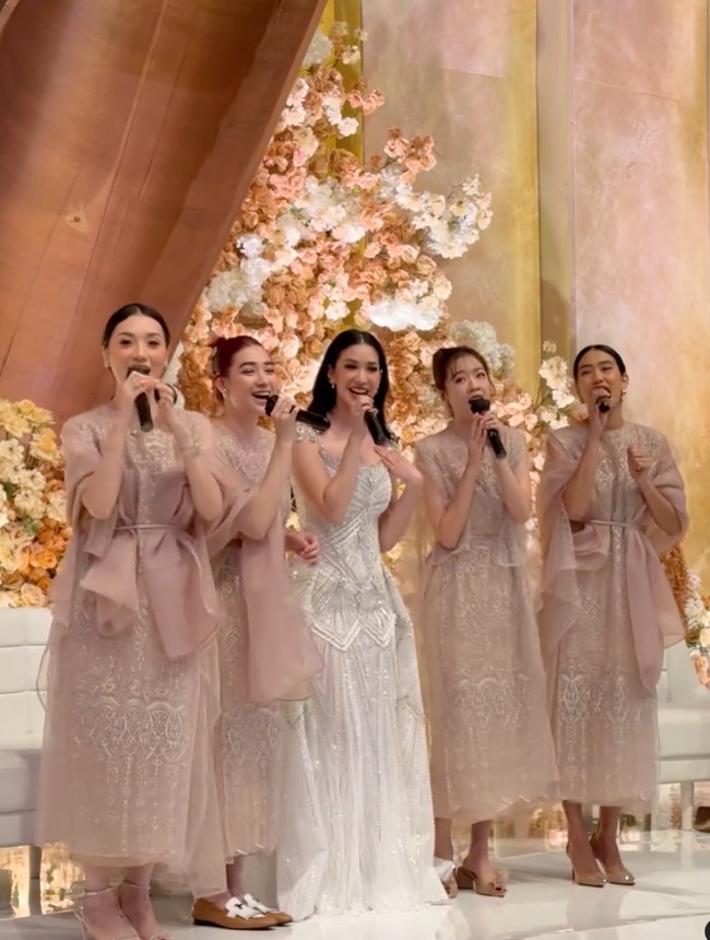 Array,Inspirasi Baju Bridesmaid Dari Pernikahan Elma Agustin, Elegan Bernuansa Nude