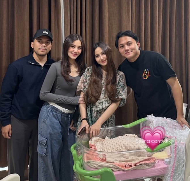 Array,Penampilan Mahalini Usai Lahiran Disorot, Tetap Cantik Dengan Rambut 'Badai'