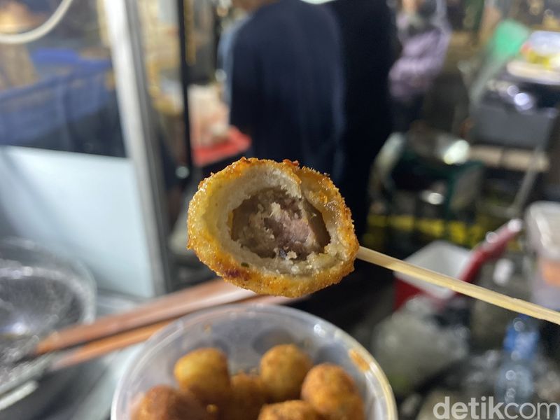Array,Rela Antre Demi Cimol Bojot AA yang Kini Buka di Tebet