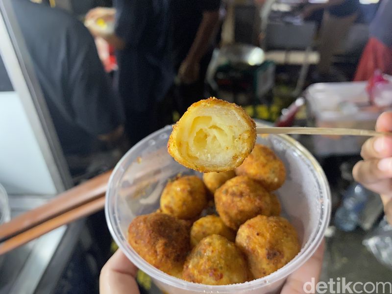 Array,Rela Antre Demi Cimol Bojot AA yang Kini Buka di Tebet