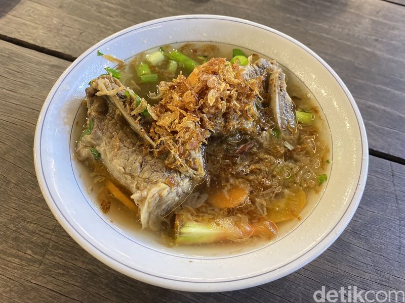 Haji Parto: Sate dan Kepala Kambing Muda Berbumbu Sedap di Dragon Point PIK, 1. Habiskan 100 kepala kambing sehari, 2. Dimasak dengan teknik khusus, 4. Kepala Kambing kuah tengkleng, 4. Sate kambing dan sop iga tak kalah nikmat