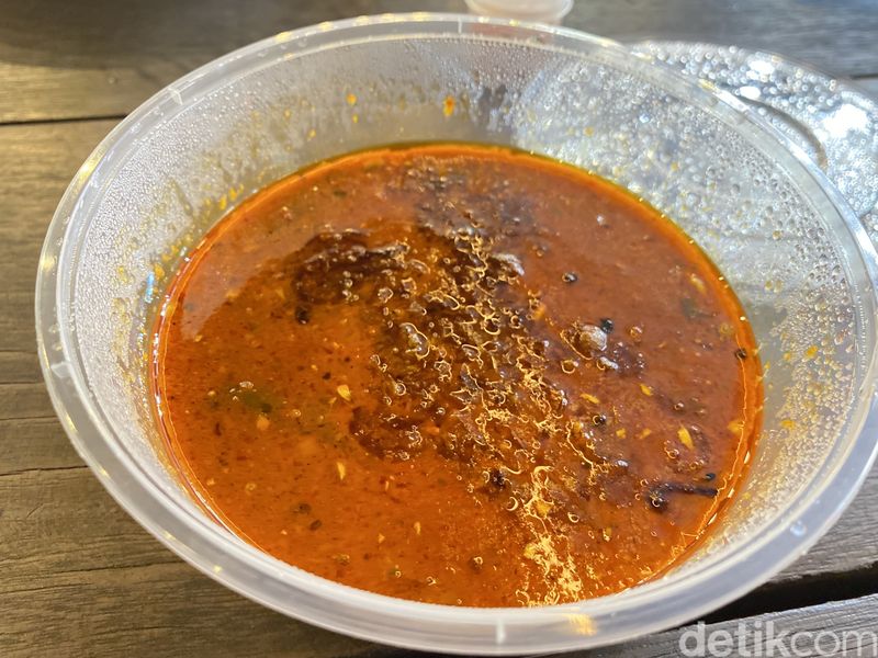 Haji Parto: Sate dan Kepala Kambing Muda Berbumbu Sedap di Dragon Point PIK, 1. Habiskan 100 kepala kambing sehari, 2. Dimasak dengan teknik khusus, 4. Kepala Kambing kuah tengkleng, 4. Sate kambing dan sop iga tak kalah nikmat