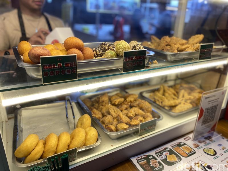 Array,Ada Ce Hun Tiau dan Kopi Telur Siantar Segar di Dragon Point PIK